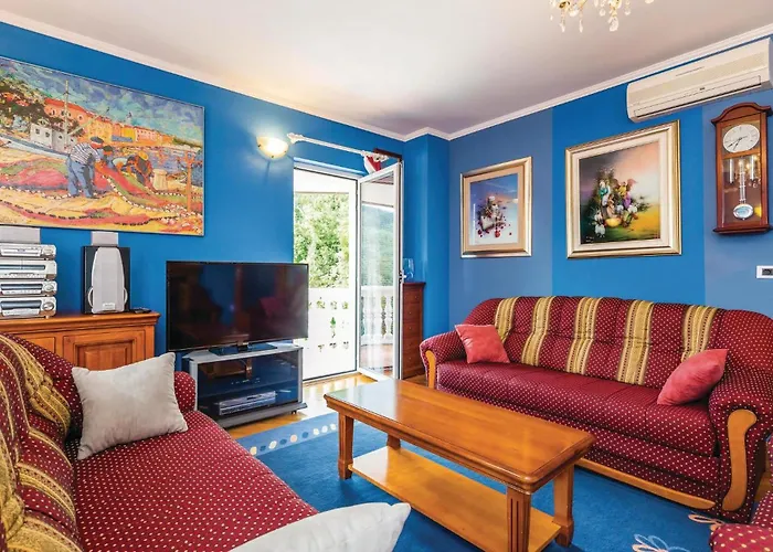 5 Bedroom Gorgeous In Vakantiehuis Opatija