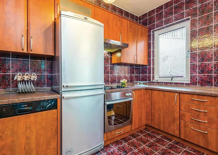 5 Bedroom Gorgeous In Nyaraló