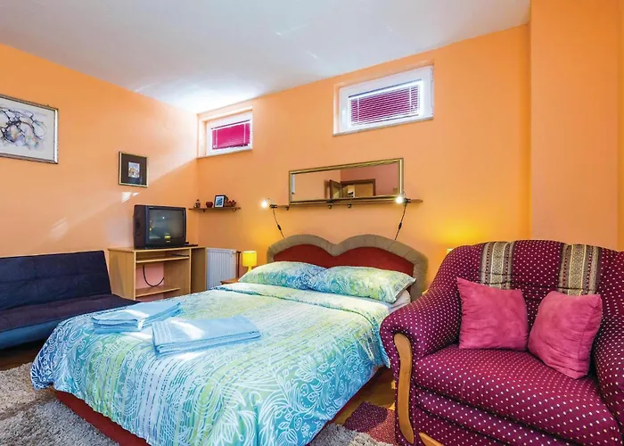 5 Bedroom Gorgeous In Abbázia