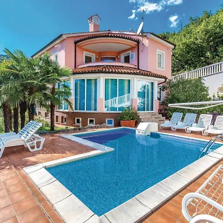 5 Bedroom Gorgeous In بيت للعطل *