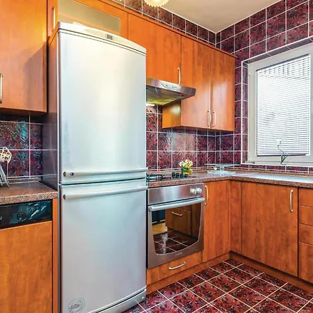 5 Bedroom Gorgeous In Holiday home