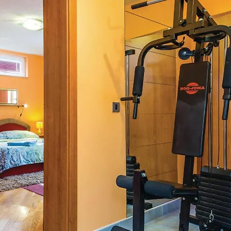 5 Bedroom Gorgeous In Holiday home