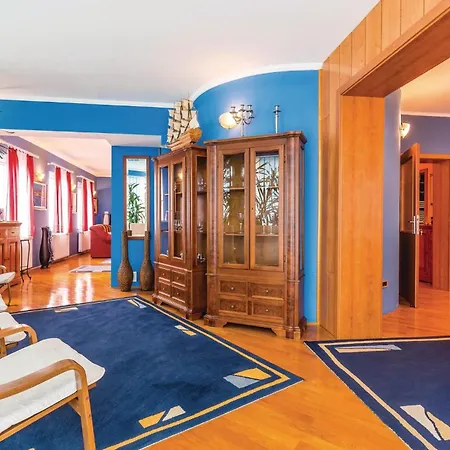 5 Bedroom Gorgeous In