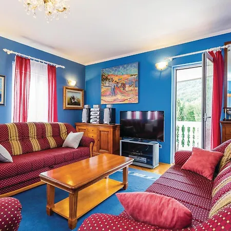 5 Bedroom Gorgeous In Holiday home *